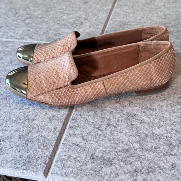 Sam Edelman Genuine Leather Elegant Tan Loafers with Gold Accents - Picture 3 of 7